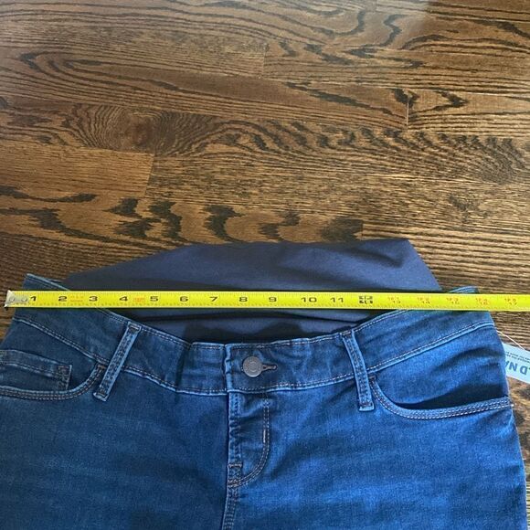 Old navy maternity jeans - Picture 6 of 8
